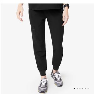 Zamora scrub joggers size M